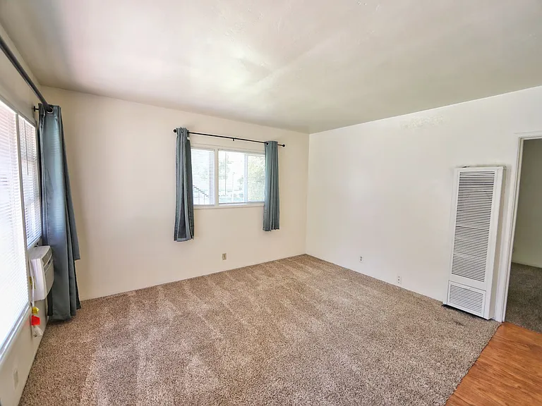 4225 V St #3 — Photo 4