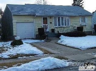 22 Copeland Pl, Farmingdale, NY 11735