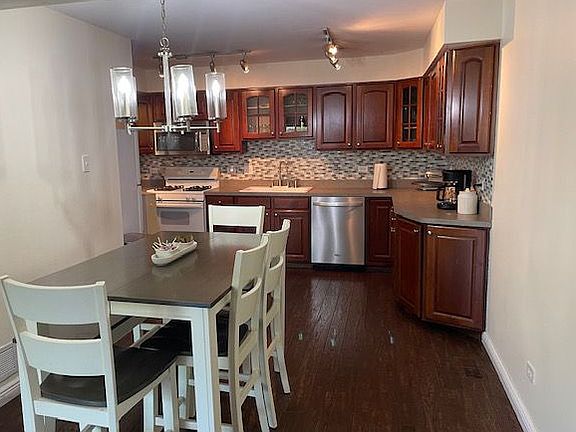 5th image of 15939 Blackwater Ct