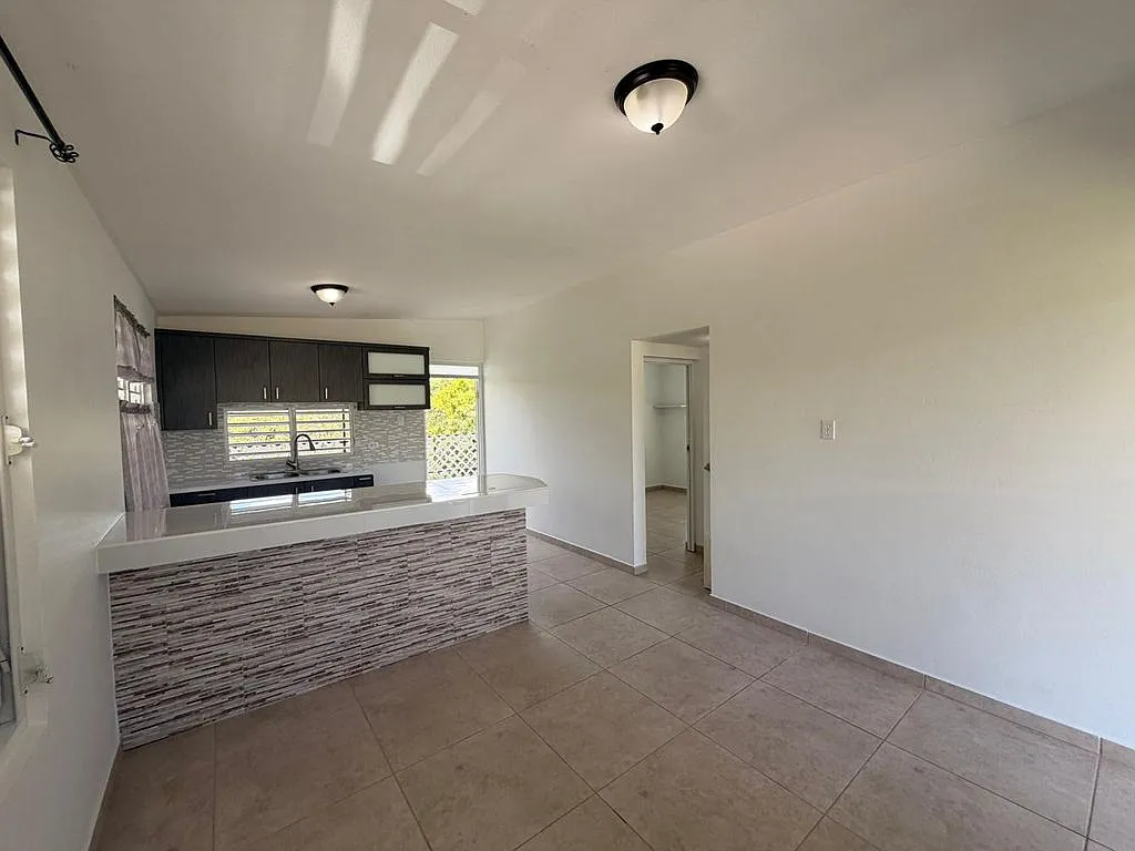 2 bed, 1.0 bath, 625 sqft, $850 — Photo 2