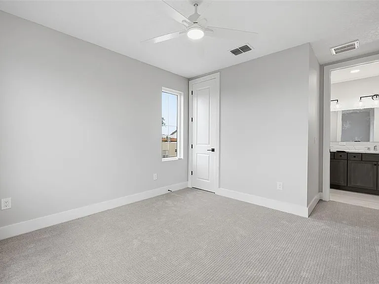 4208 W Carmen St #D — Photo 29