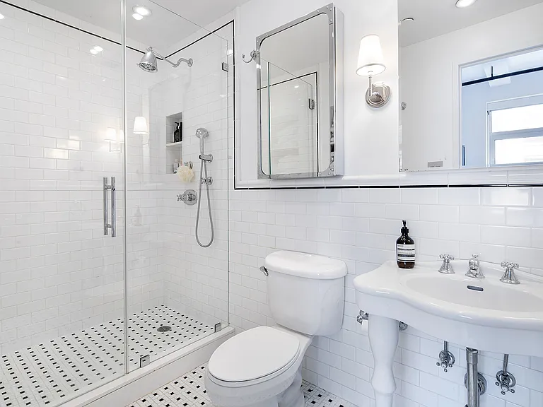 14 E 4th St #821 — Photo 7