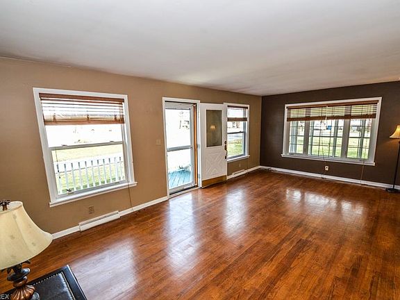 2nd image of 1454 Forest Dr