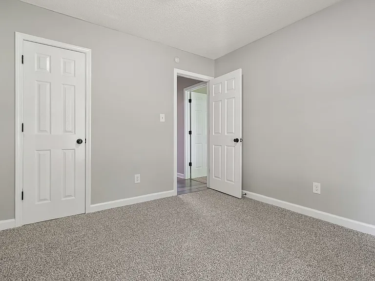 102 Sterling Rd — Photo 22