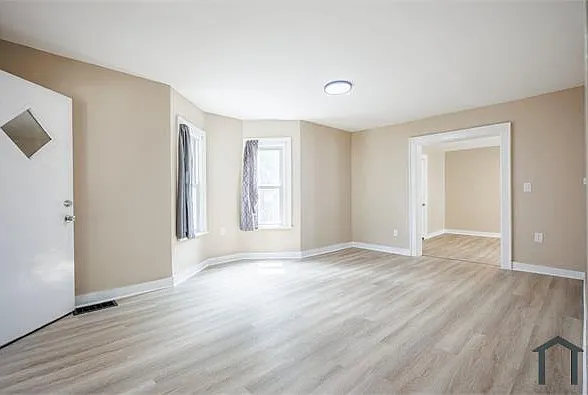 3 bed, 2000 sqft, $1,895 — Photo 2
