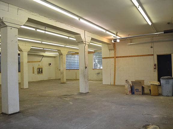 2nd image of 715 Bowe St #U3