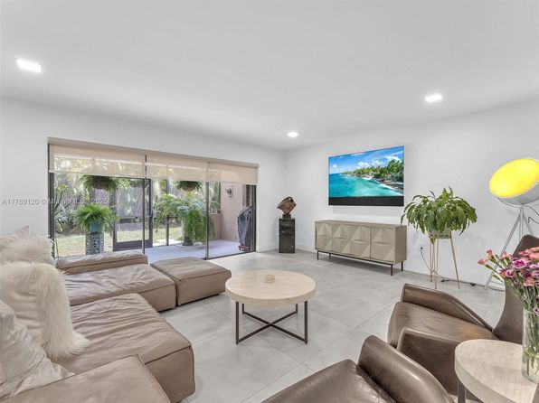4006 Estepona Ave #3-D-3