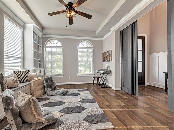 5th image of 14 Venetia Grove Drive