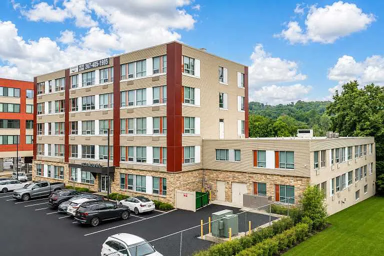 Falls Bridge Lofts — Photo 19