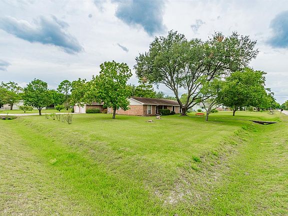 2nd image of 3914 Meadowlark Way