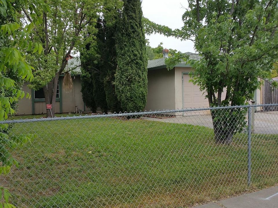 1st image of 7404 Larchmont Dr