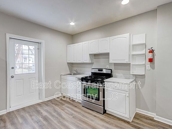 2nd image of 2854 Oakley Ave