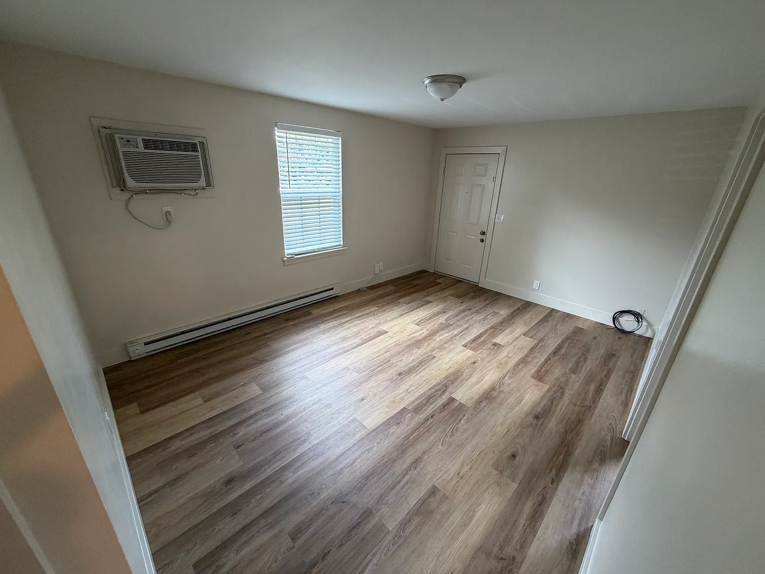 2 bed, 755 sqft, $1,300 — Photo 4