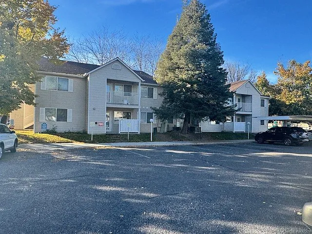 Parkwood Apartments — Photo 9