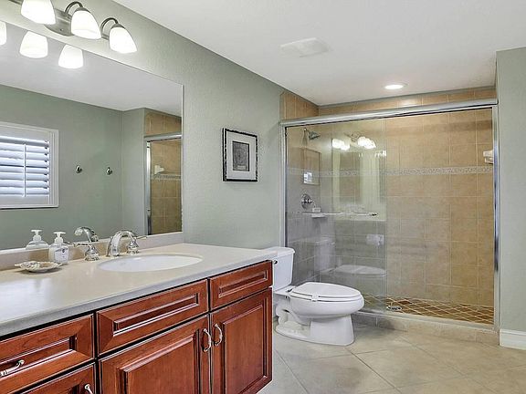 3rd image of 2211 SW 52nd Ln