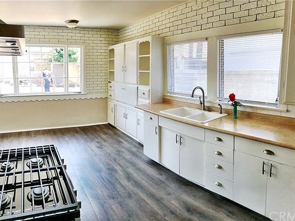 5th image of 330 N Glendora Ave