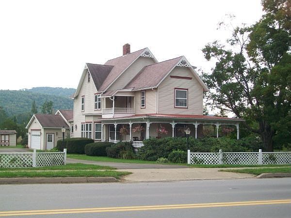 1st image of 212 W Main St