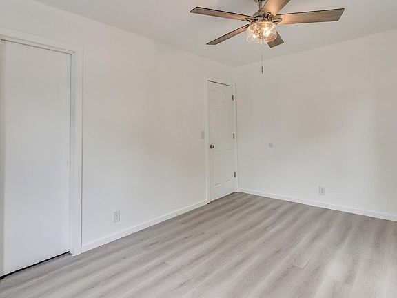 5th image of 2657 N Hood Ave
