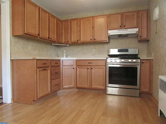 3rd image of 7025 Oxford Ave