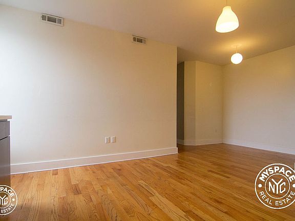 3rd image of 846 Prospect Pl APT 14