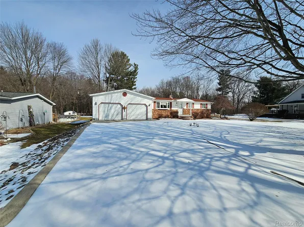 9166 Millington Rd, Vassar, MI 48768