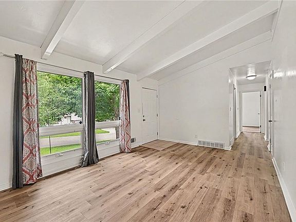 4th image of 6108 N Howard Ave
