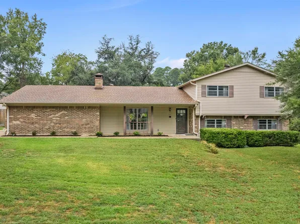 321 Country Pl, Longview, TX 75605