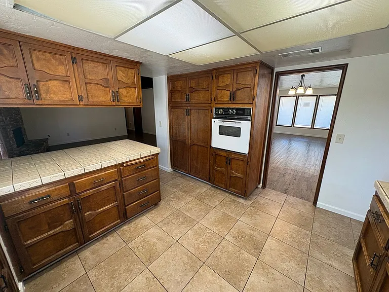 2943 W Ashland Ave — Photo 27