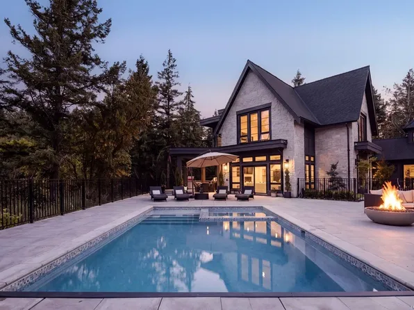 2060 Pinehurst Ter, Langford, BC V9B 3S3