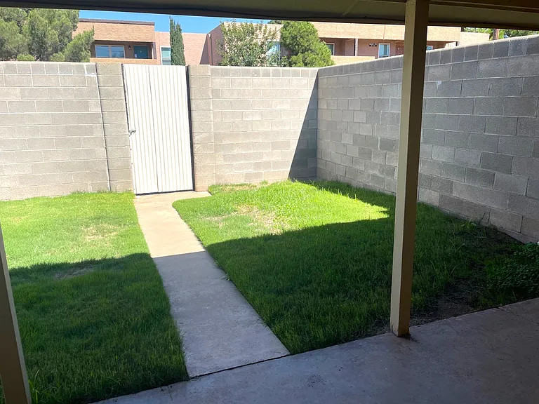 4004 Livingston St — Photo 14