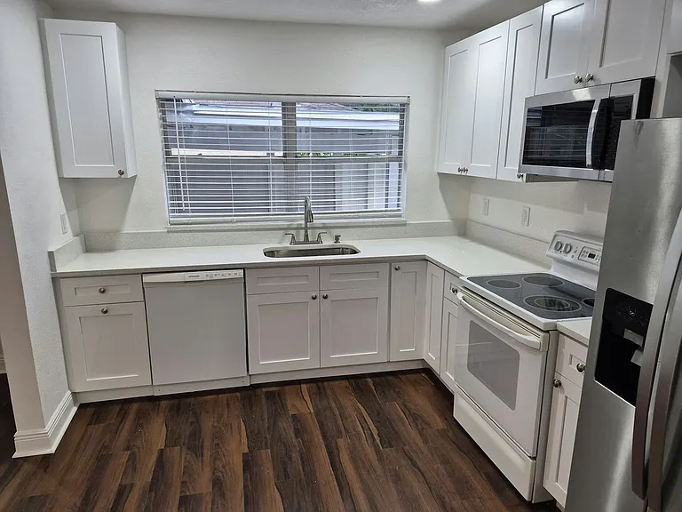 1402 E Bougainvillea Ave — Photo 2