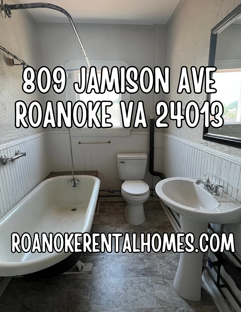 809 Jamison Ave SE — Photo 1