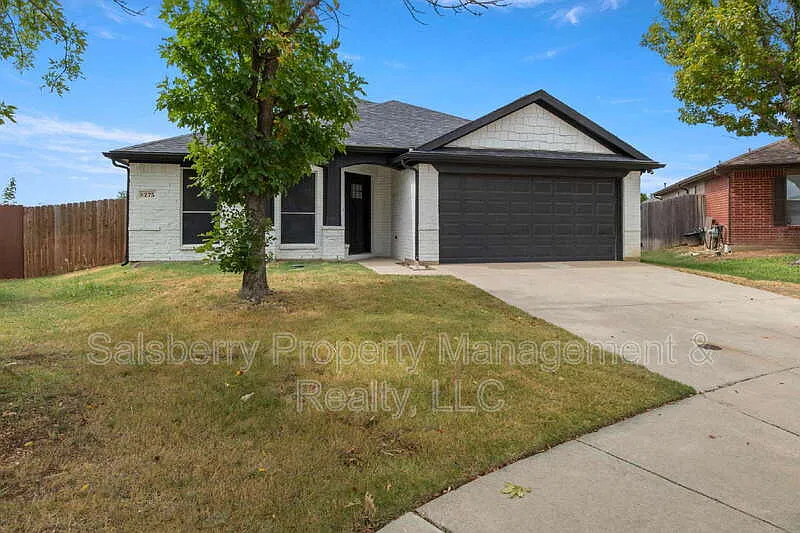 3 bed, 2.0 bath, 1949 sqft, $2,500 — Photo 3