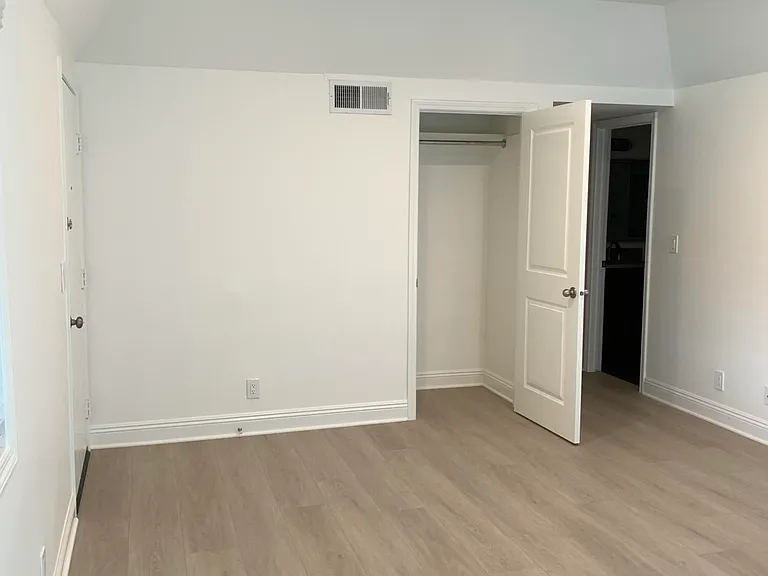 1242 Landsburn Cir — Photo 14