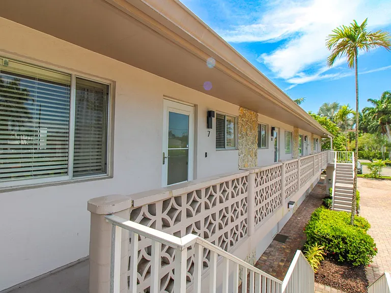 1686 Blue Point Ave #B7 — Photo 8