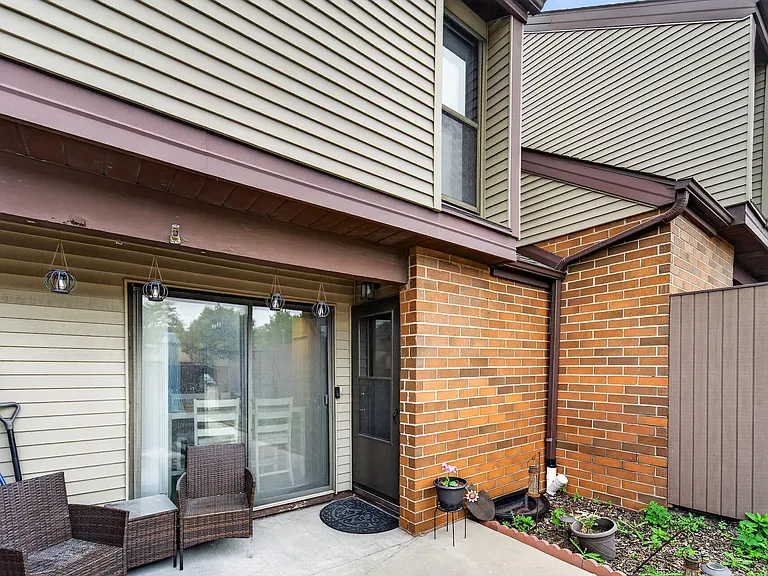 1421 W Edgerton Ave — Photo 2