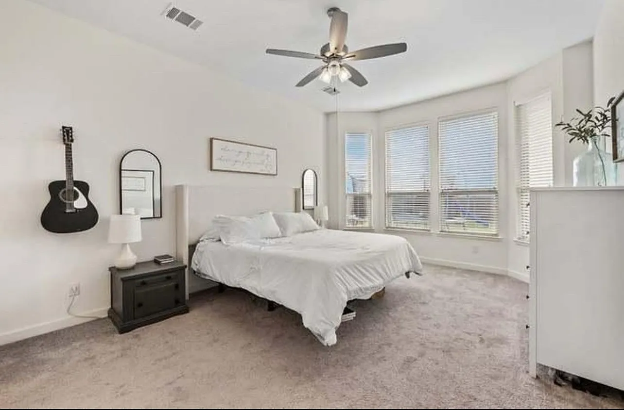 4 bed, 2721 sqft, $2,800 — Photo 3