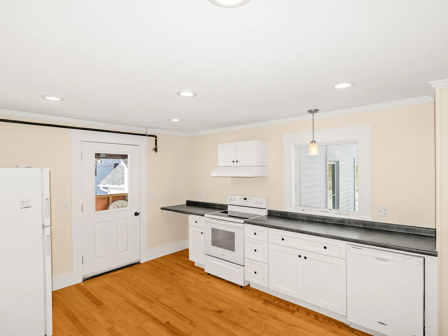 1 bed, 675 sqft, $1,800 — Photo 1