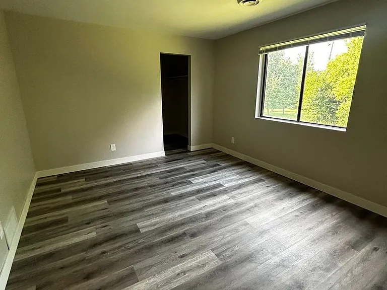 1320 Riverside Dr — Photo 8