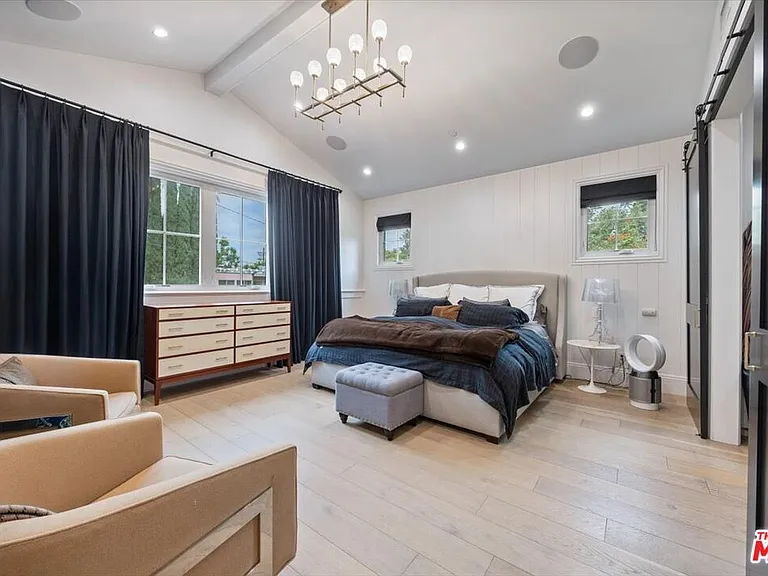 4225 Alcove Ave — Photo 33
