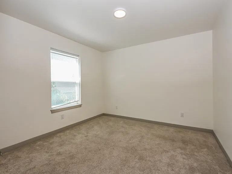 2046 Aaron Dr — Photo 16