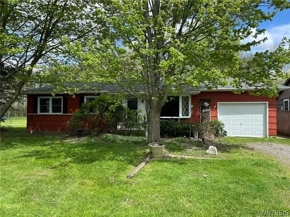 6197 S Abbott Rd, Orchard Park, NY 14127