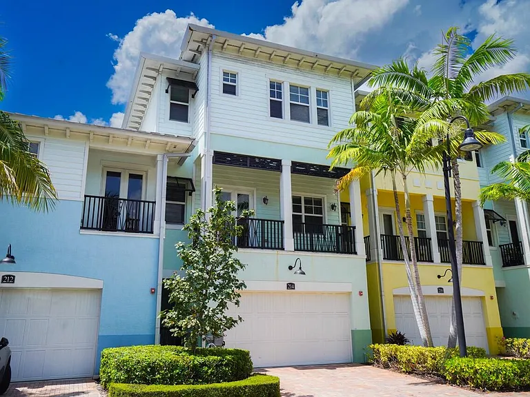 214 S Latitude Cir — Photo 1