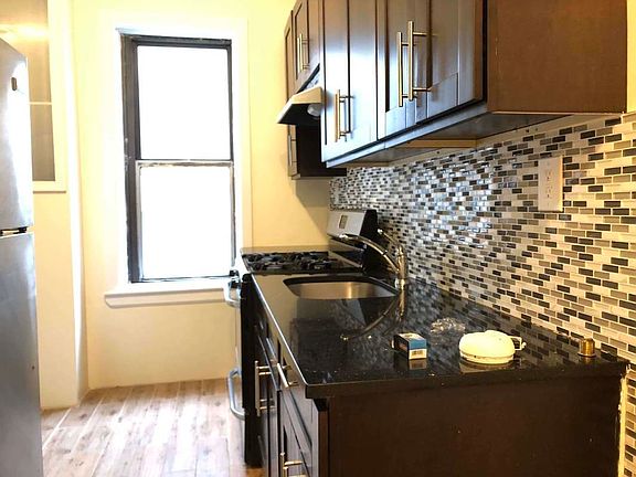 2nd image of 250 Hawthorne St APT 2A
