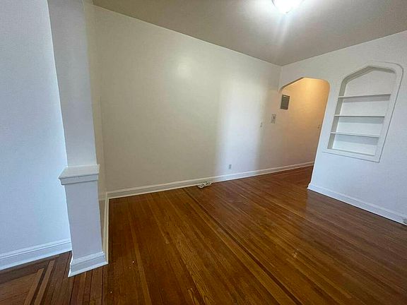 2nd image of 11882 Metropolitan Ave APT 5