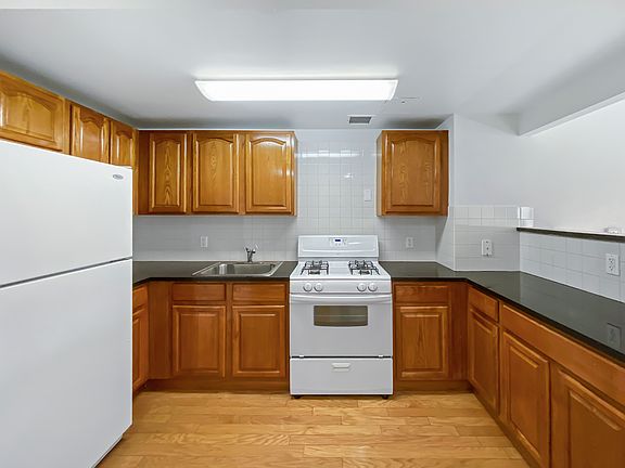 5th image of 121 E 110th St #5B