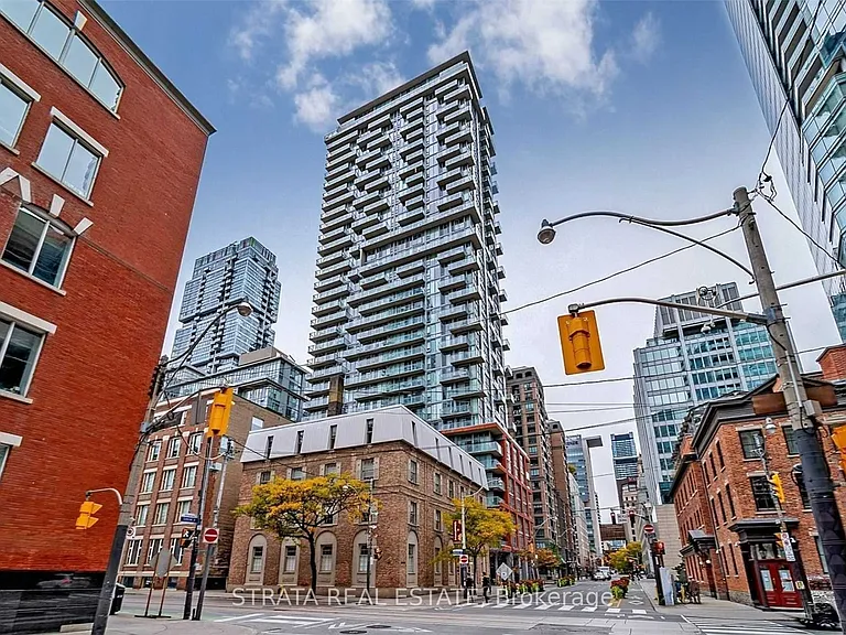 126 Simcoe St #402 — Photo 1