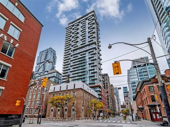 126 Simcoe St #402, Toronto, ON M5H 4E6