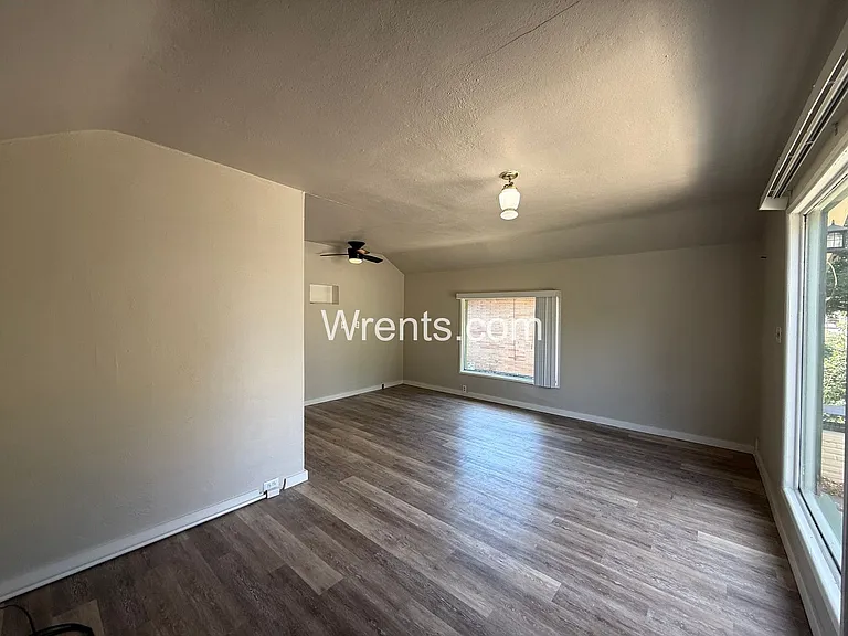512 E Liberty Ave — Photo 4