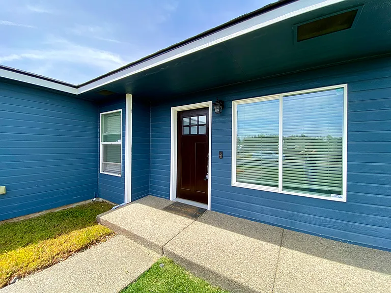 2226 S 66th Ave — Photo 2